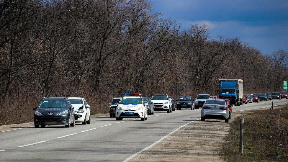 convoy of evacuees from mariupol in Zaporizhzhia, 16/3