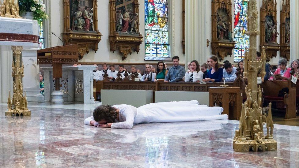 Consecration of Jessica Hayes. Photo by Today’s Catholic/Joe Romie