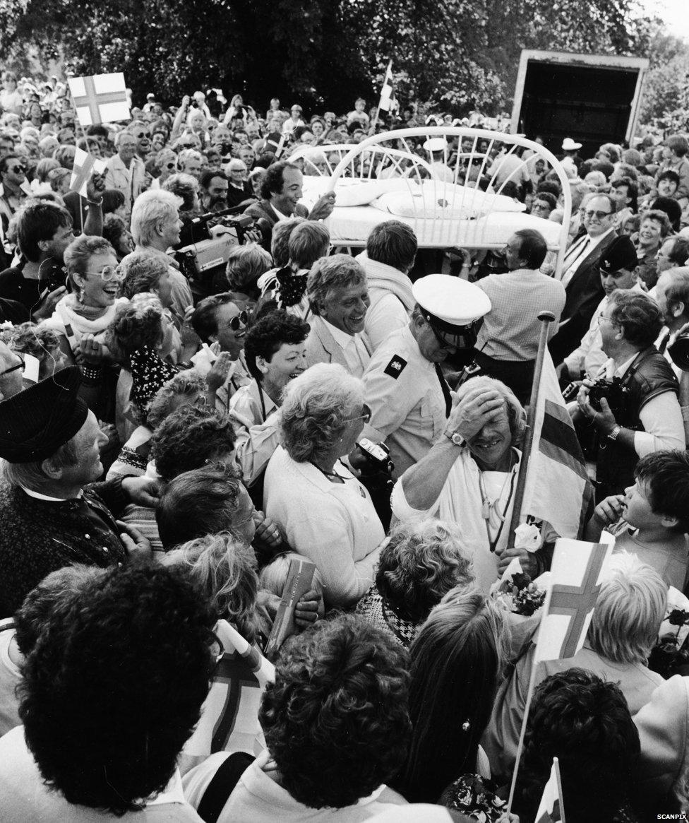 Crowds in Denmark greeting Ove Joensen