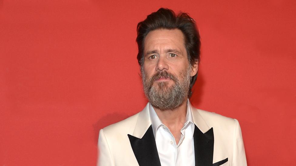 Jim Carrey sued by ex-girlfriend's mother - BBC News