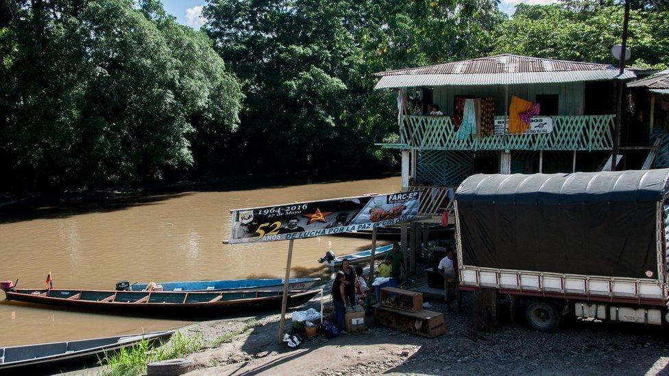 The border village of Teteye, just 20 kms from La Carmelita, has no electricity, water, or sewerage system