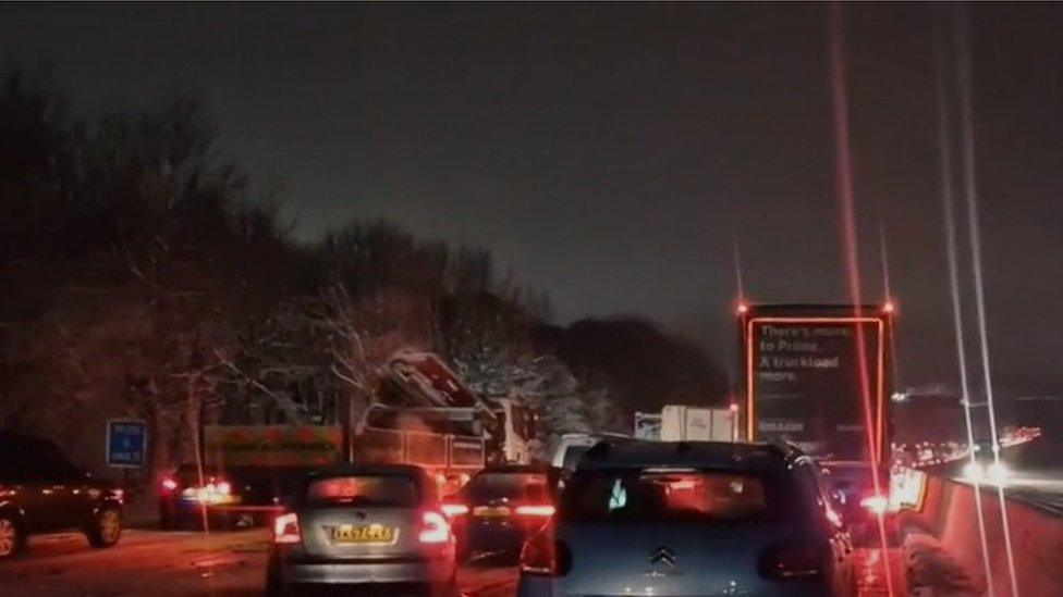 Chaos on M25 in snow