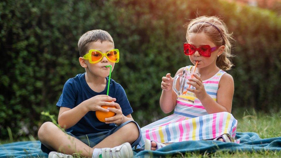 kids-in-garden.