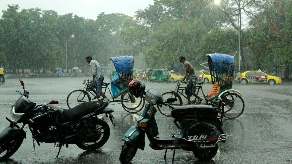 Rickshaw pullers in Dhaka, 13 May