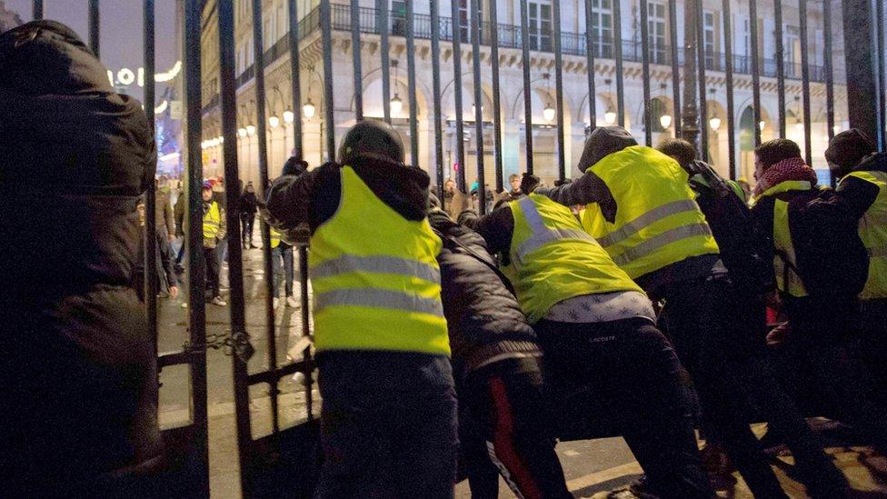 Yellows vests protesting in Paris.