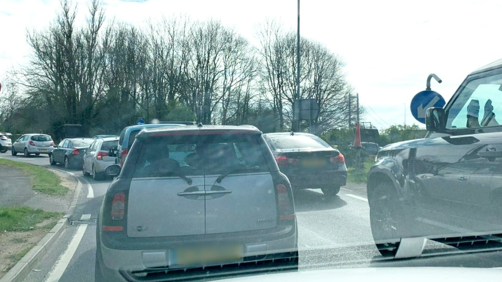 Traffic queueing to reach the Humber Bridge