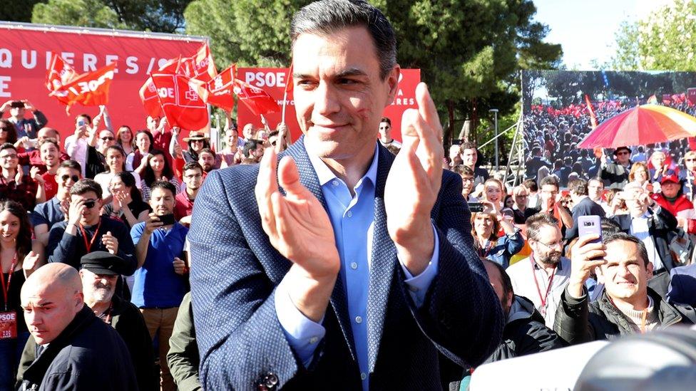 Pedro Sánchez attends a rally in Madrid on the final day of campaigning on 26 April