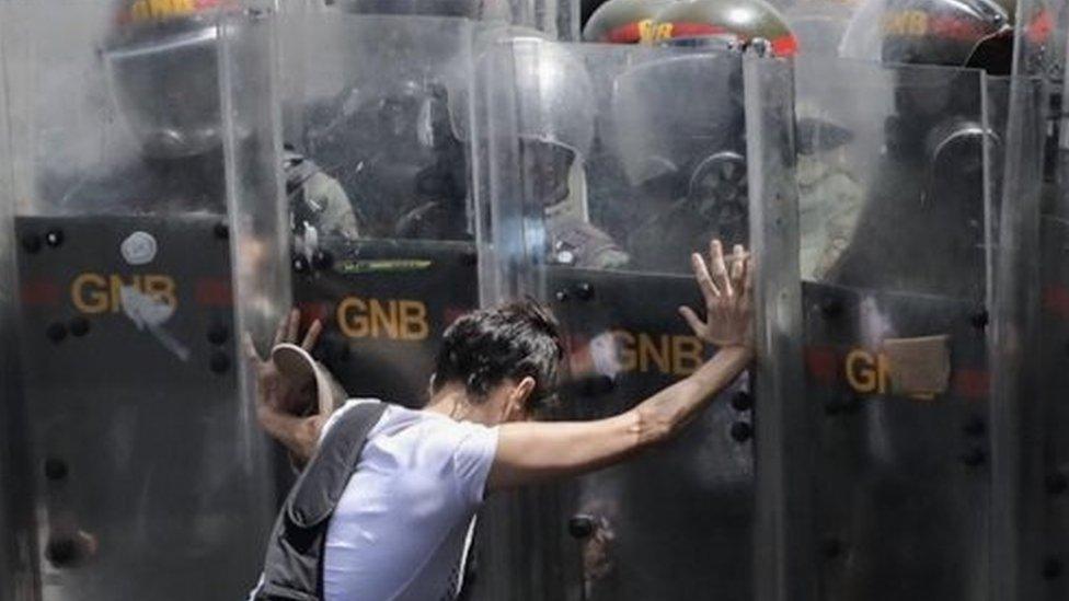 Opposition protesters clash with National Bolivarian Guard in Caracas, Venezuela, 19 June 2017.