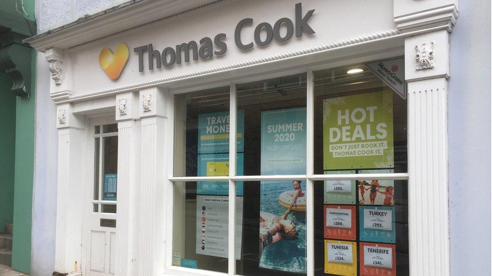 Siop Thomas Cook Aberteifi ar gau ddydd Llun 23 Medi