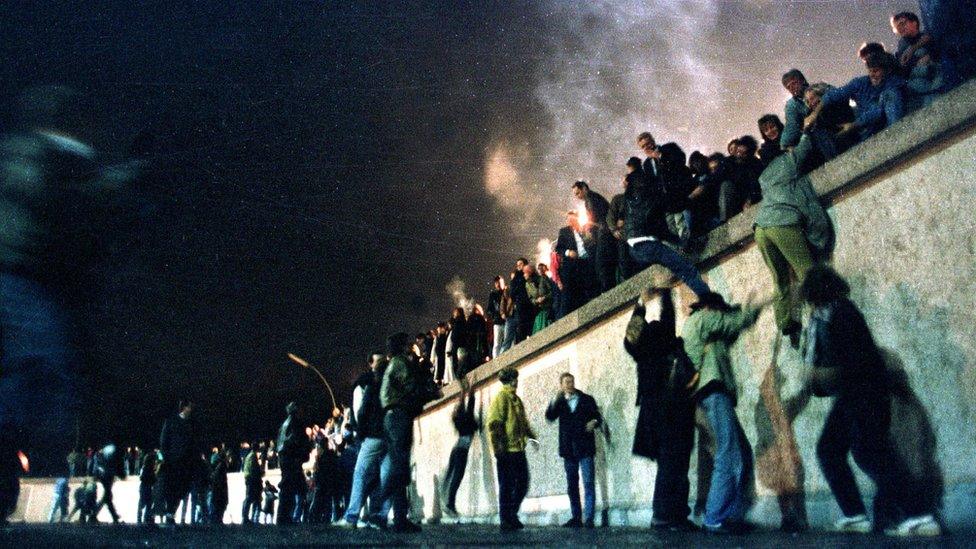 celebrations-at-fall-of-berlin-wall.