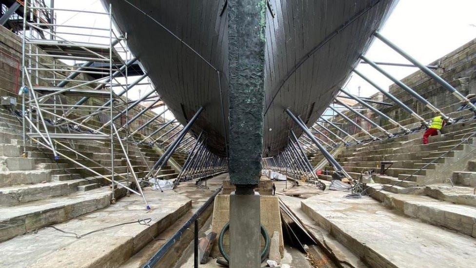 HMS Victory's new steel props