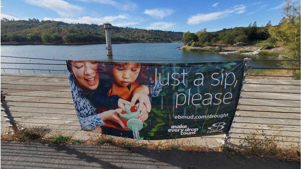 A sign in California asks people to conserve water