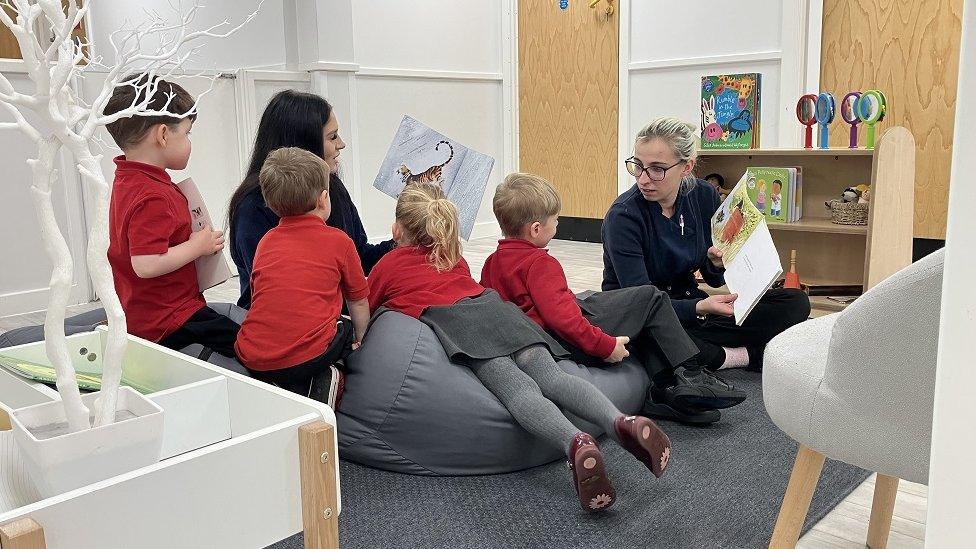 Apprentices showing children books