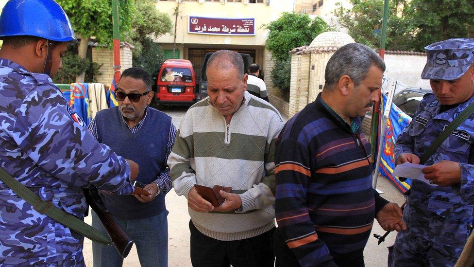 Naval conscripts check ID cards at a polling station in Alexandria, Egypt (26 March 2018)