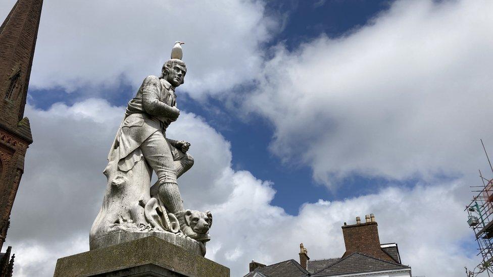 Statue of Robert Burns with Gull