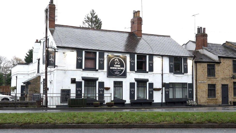 Three Horse Shoes pub, Oulton