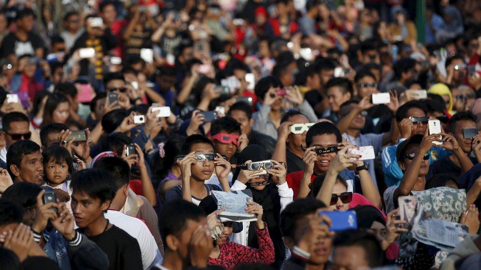 A crowd witnessing the eclipse