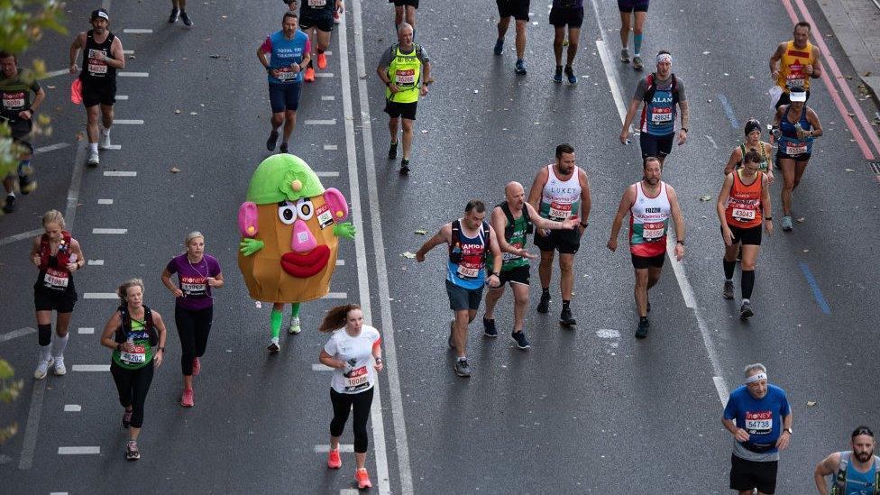 runner-dressed-as-mrs-potato-head-surrounded-by-other-runners