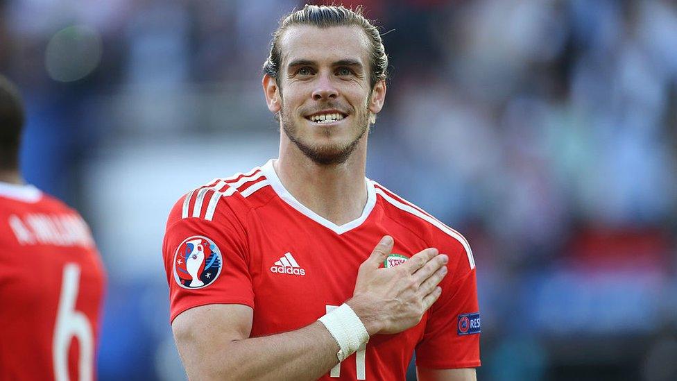 Mae Gareth Bale wedi bod yn gyfrifol am rai o uchafbwyntiau Cymru ar y cae pêl-droed dros y blynyddoedd diwethaf