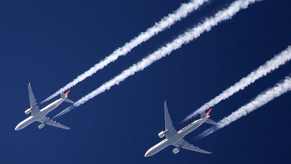 Planes flying over London