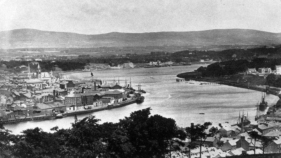 circa 1900: The mouth of the River Foyle at Derry city