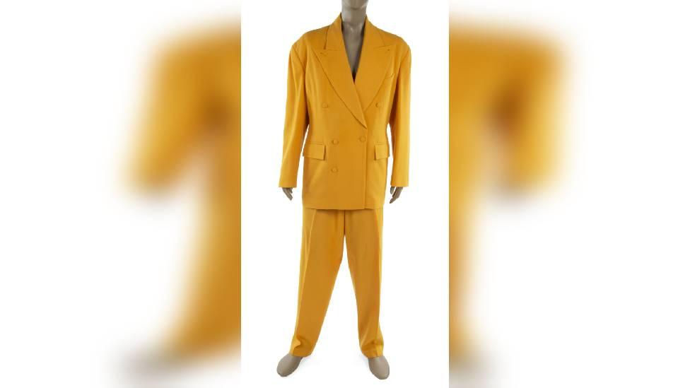 tom jones' yellow suit