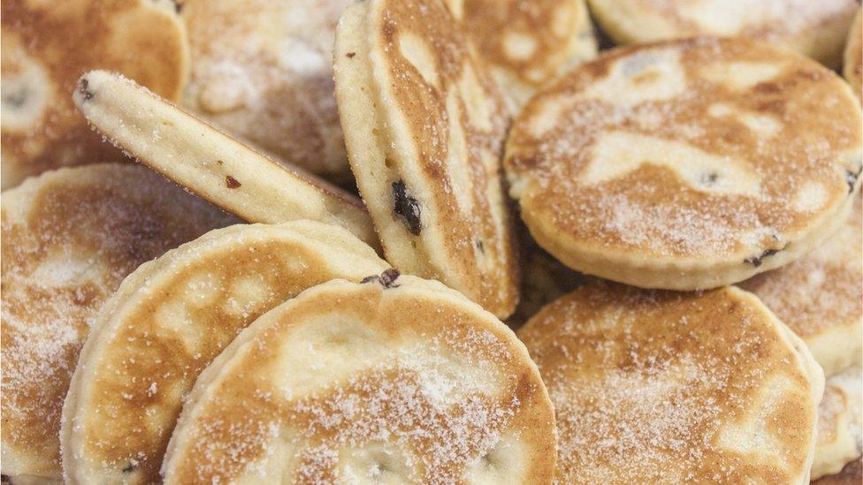 Mae'r cwmni hefyd wedi llwyddo i gael nod masnach i'r term 'Welsh cake'