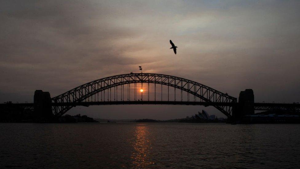 hazy-sunrise-over-sydney.