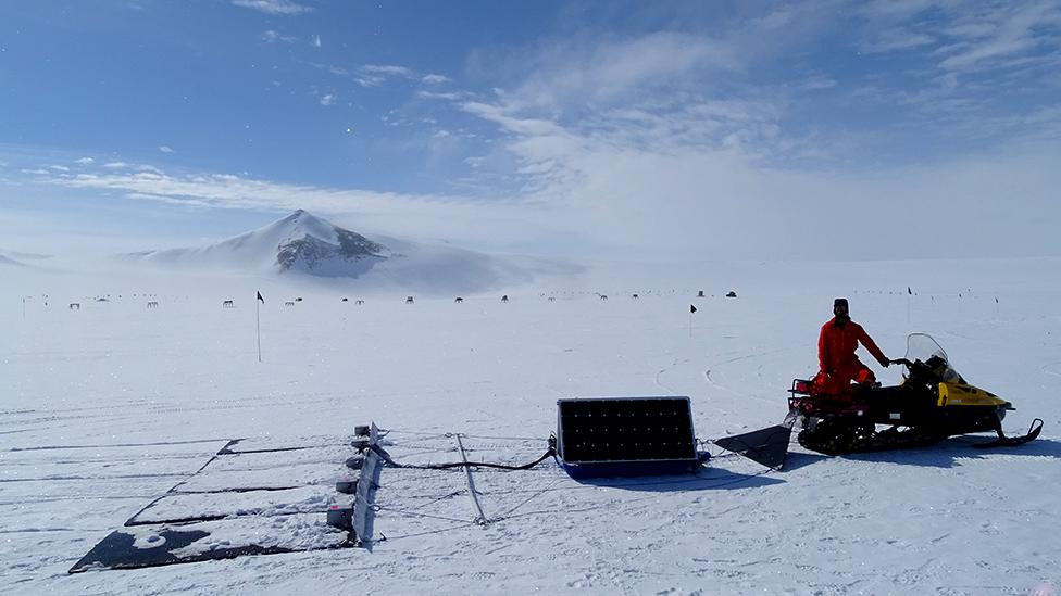 Snowmobile and detector array