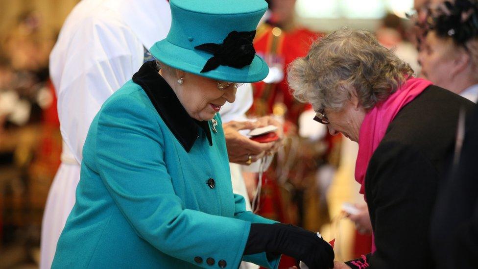 Queen gives out Maundy Money to a pensioner, Sheffield Cathedral in 2015