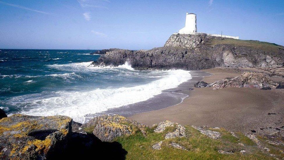 Llanddwyn