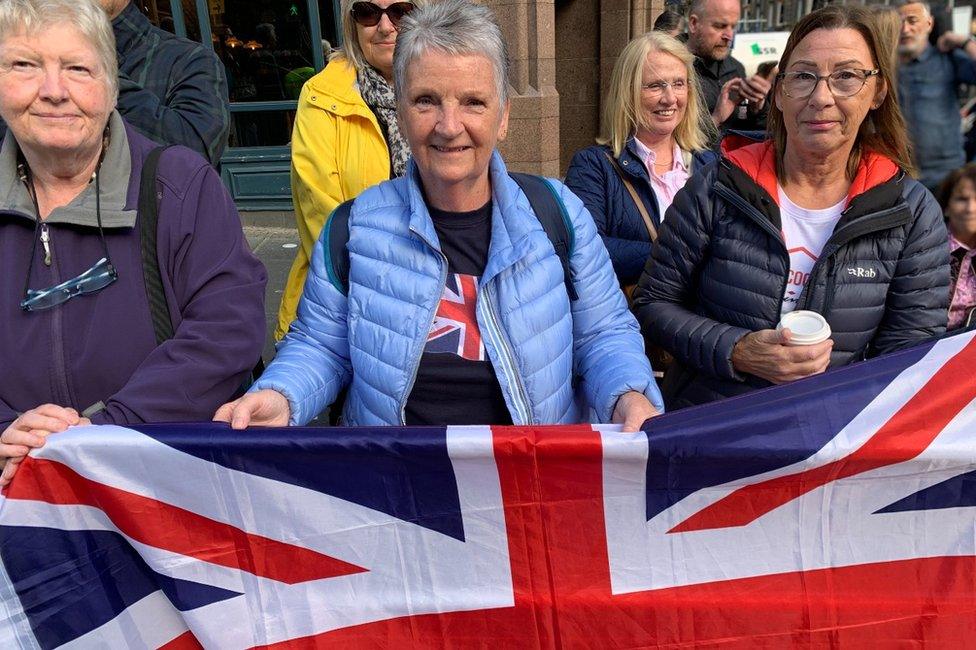 Alice Ferguson (centre)