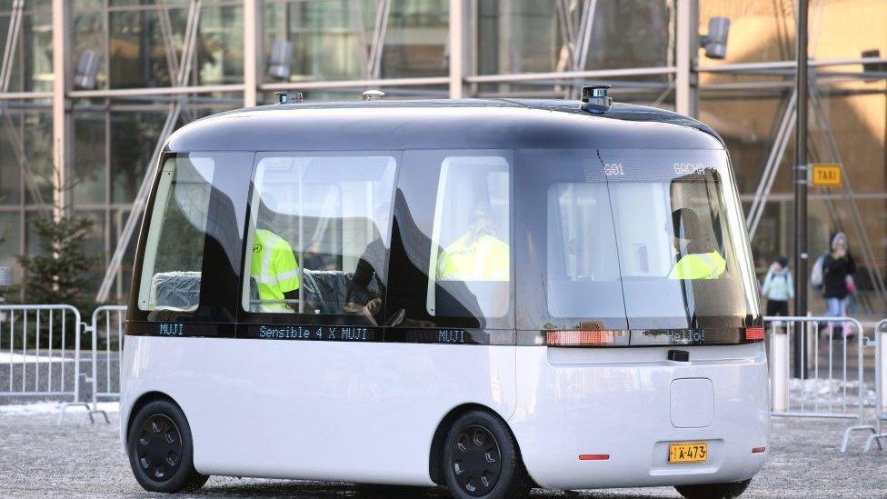 Gacha self-driving bus