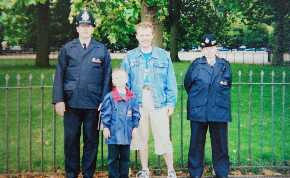 Alexander Litvinenko and son posing with British policemen