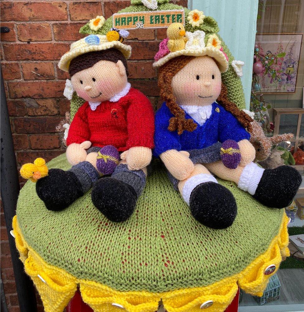 Knitted school children placed on top of Syston postbox