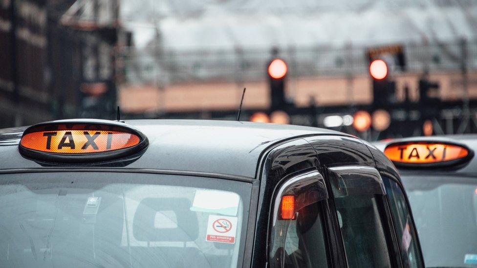 Taxis lined up at station