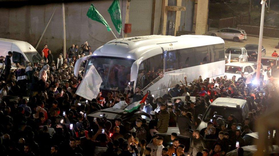 Crowds gather in Beituniya to welcome released Palestinian prisoners