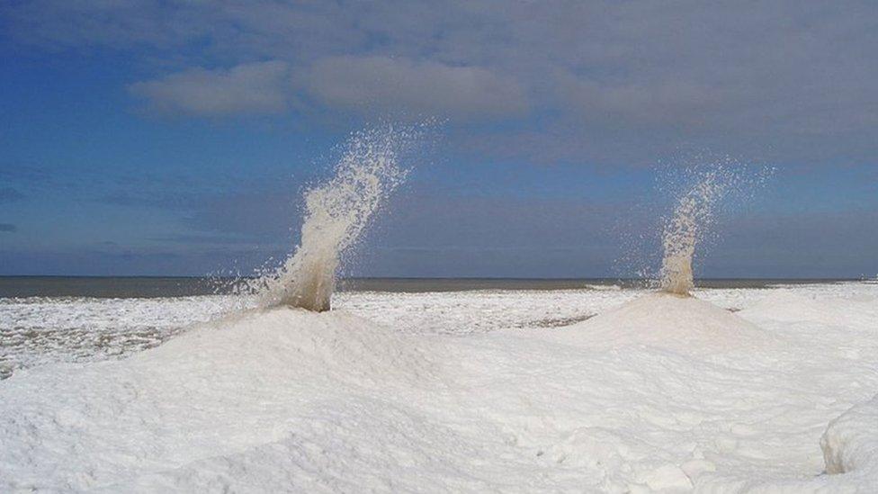 Ice-volcanoes.