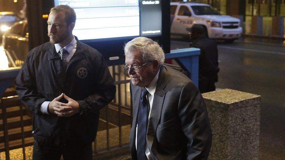 Hastert walking on a sidewalk into court