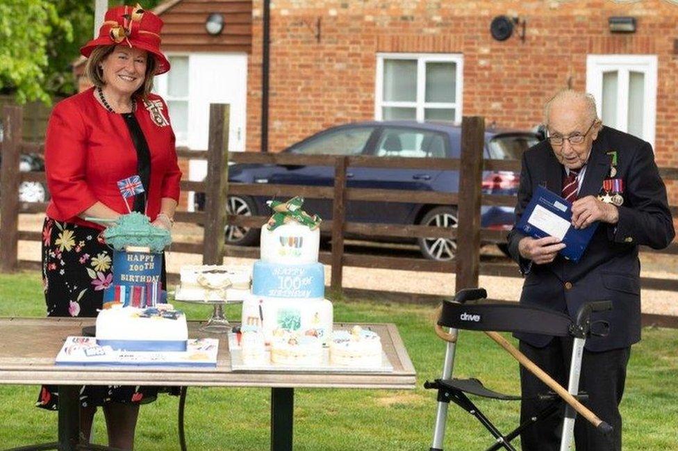 Captain Tom Moore and Lord Lieutenant of Bedfordshire Helen Nellis