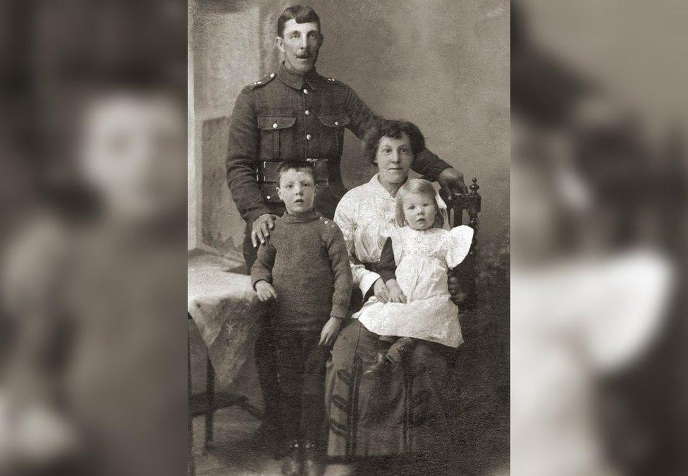 Percy James Parr, his wife Jesse. daughter Grace and son Tom