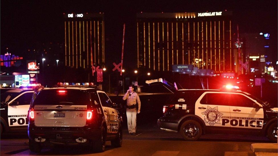 US cops at Las Vegas shooting scene