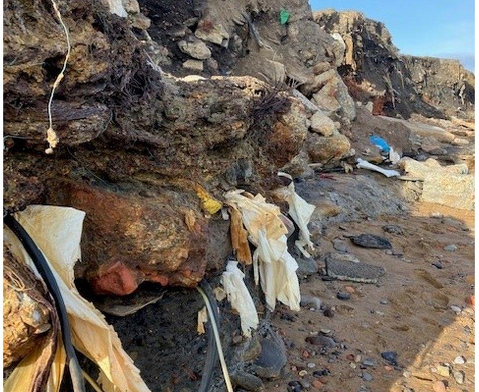 rubbish in cliffs