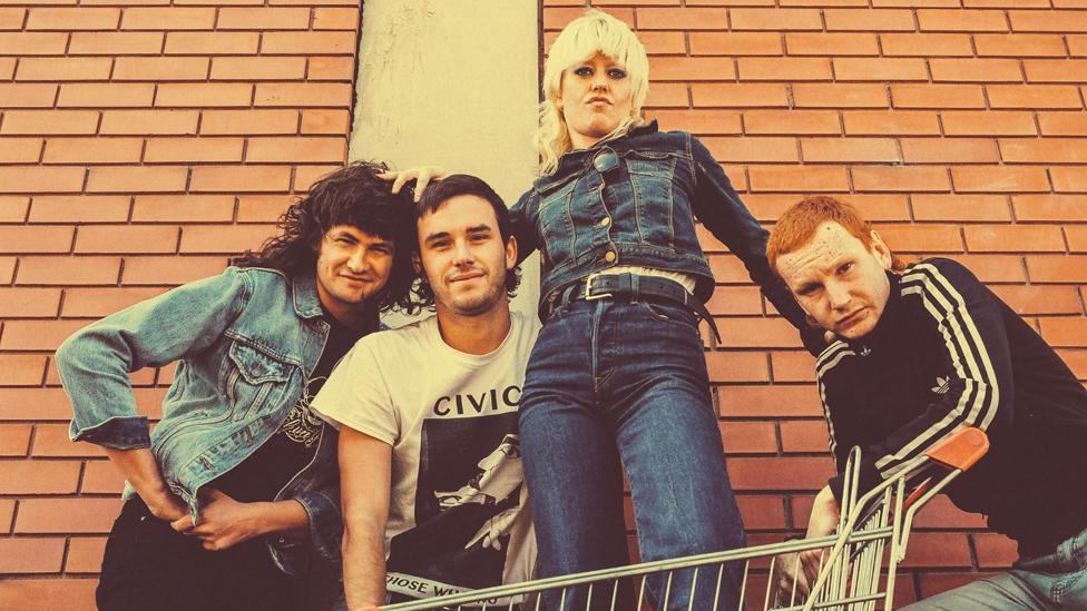 Amyl and the Sniffers