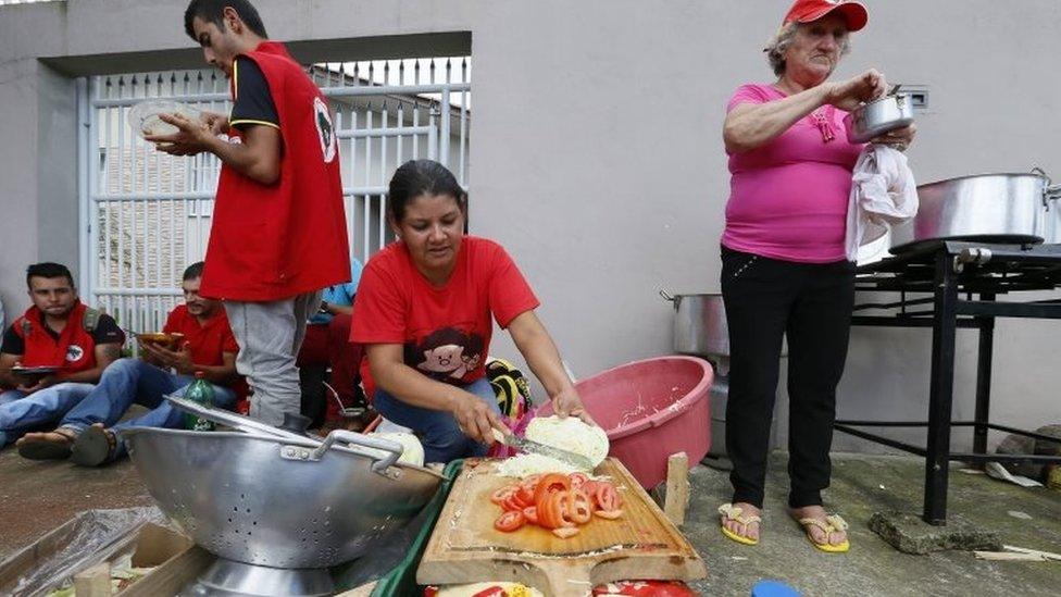 Demonstrators in favour of former Brazilian President Luiz Inacio Lula da Silva cook at a camp near the headquarters of the Federal Police of Curitiba, Brazil, 08 April 2018.