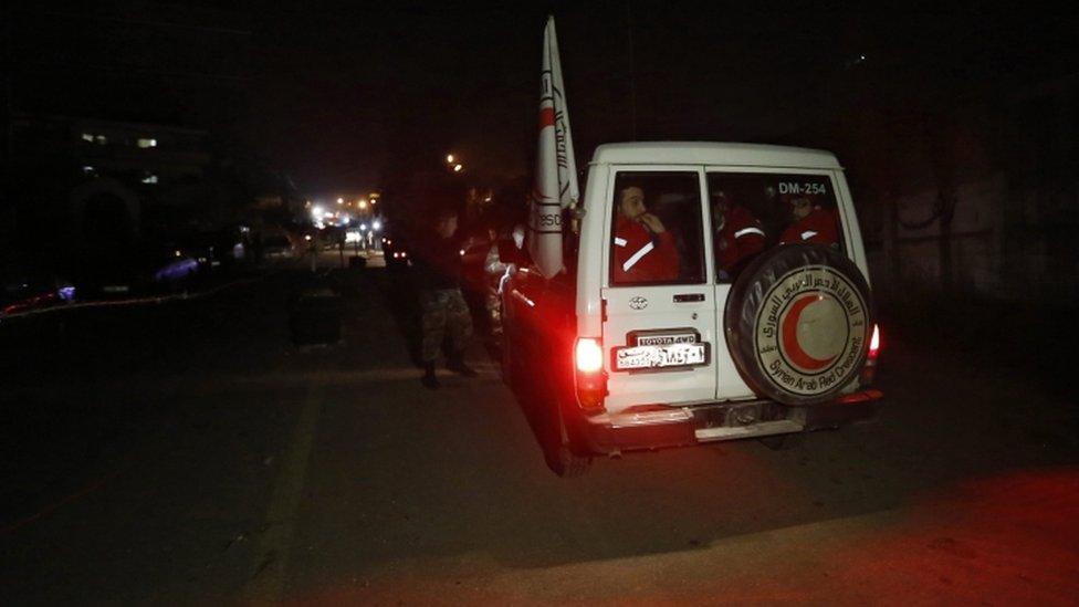 Aid workers enter Madaya, 11 Jan