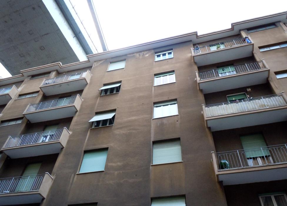 The bridge seen from the street below the Certo sisters' flat