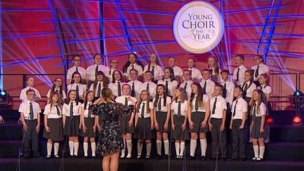 The choir from Ysgol Gynradd Gymraeg Llwyncelyn