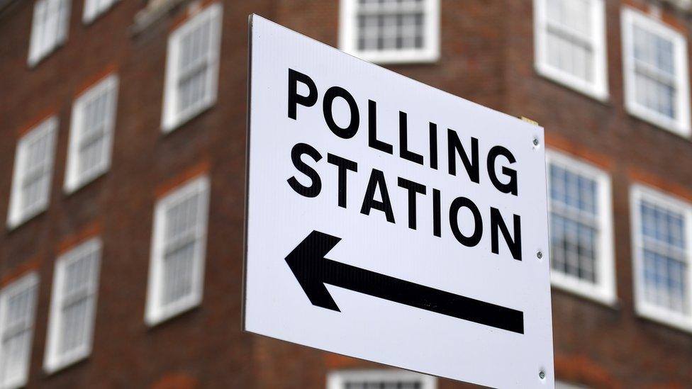 Sign directing people to a polling station