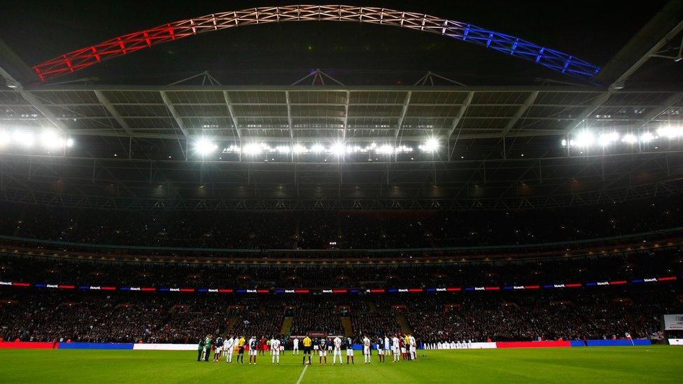 Players observe a minute of silence to remember those who lost their lives in the recent Paris attack (Nov 2015)